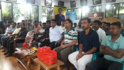 বান্দরবানের শ্রমিক ইউনিয়নের নেতারা।